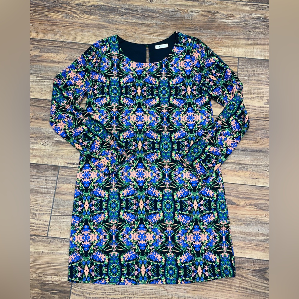 Long sleeved patterned mini dress